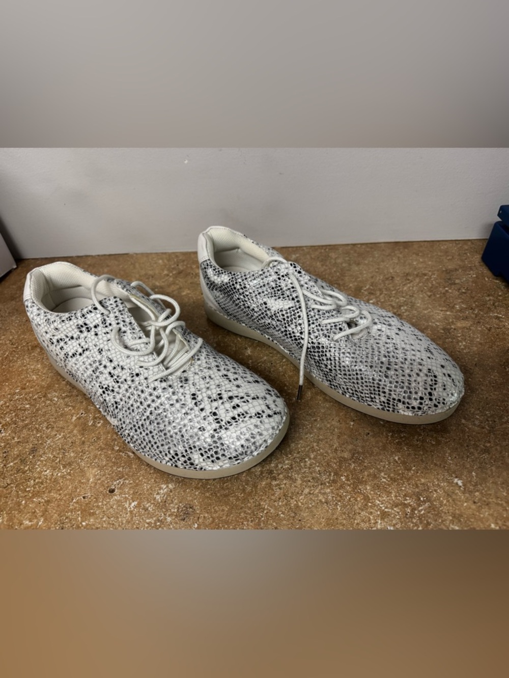 Alegria Essence Posh Silver White Snake-Print Lace-Up Athletic Sneakers